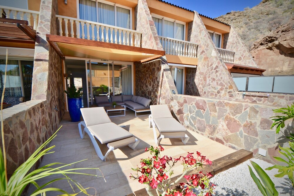 2 bedroom duplex with Communal swimming pool