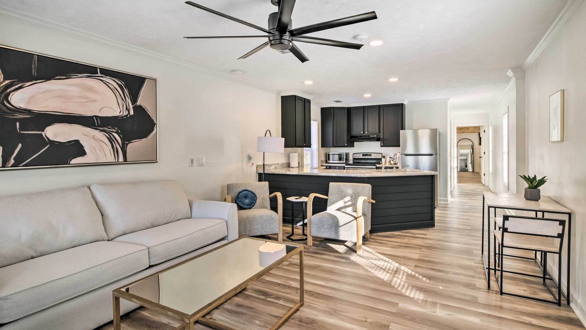 2 Mi to MSU: Chic Cottage Retreat w/Yard!