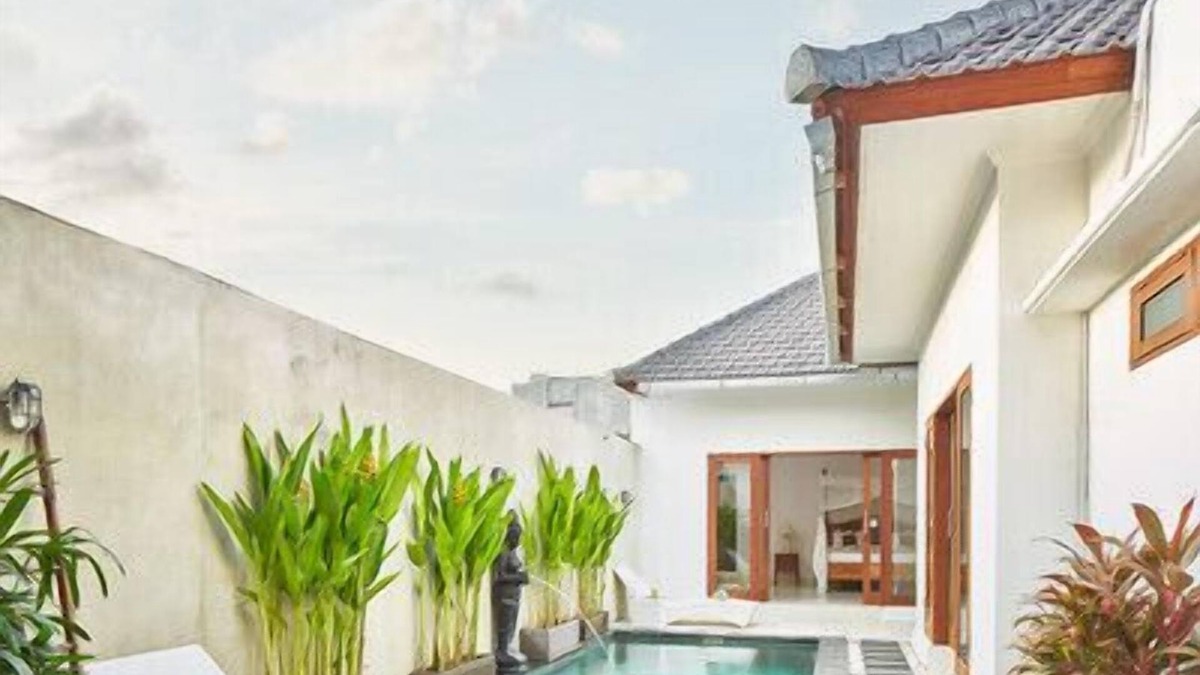 20mins walk to Seminyak Beach, 2BR Villa