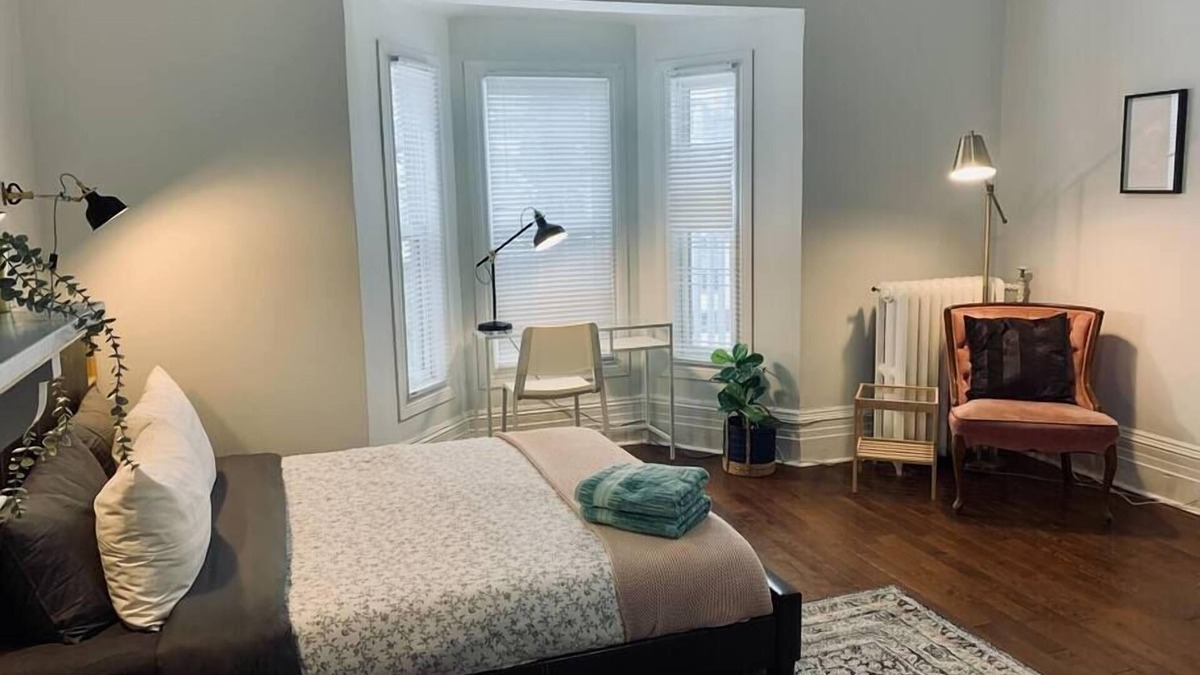 256 Bright & Spacious 2-BDRM Apt