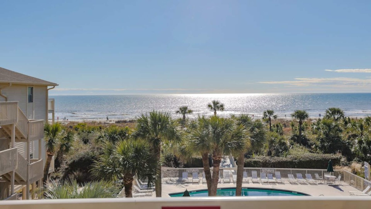 327 Breakers, Ocean Front, Free Bikes, Pool, Beach!