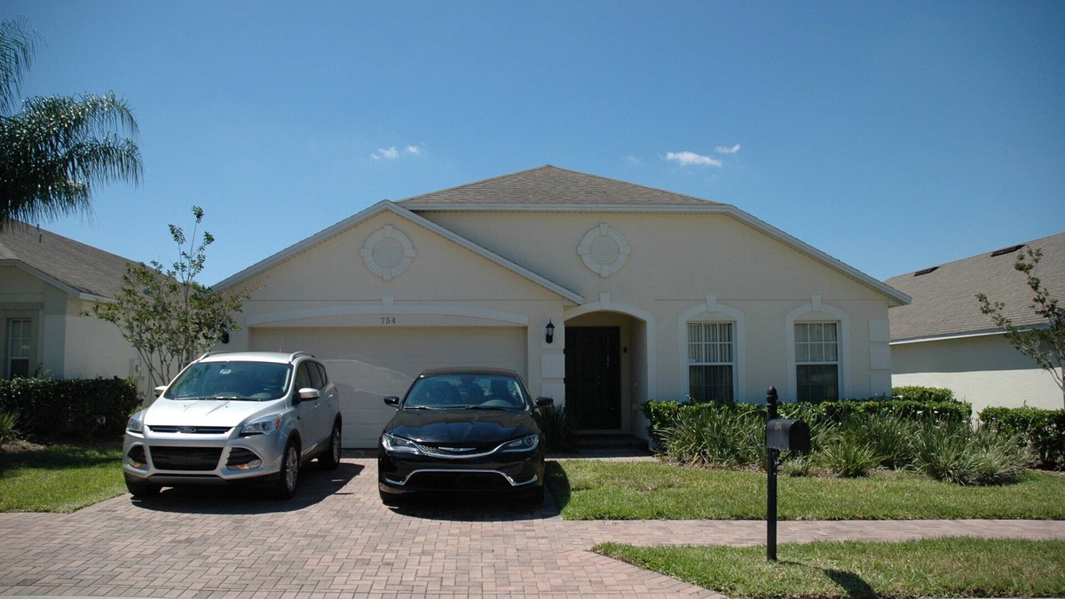 4 Bedroom 3 bathroom Executive Villa. Gorgeous view from the pool deck.
