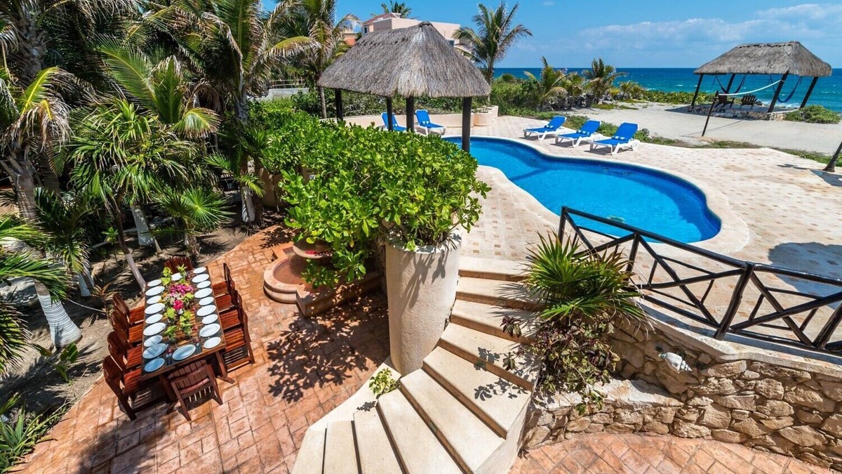4 Bedroom oceanfront home centrally located in Akumal. Pool, AC, Wifi, Cook