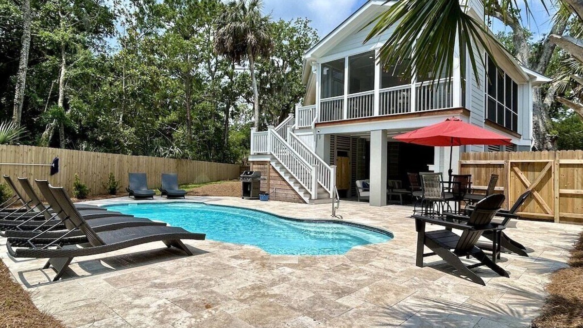 4 BR Luxury Home with Pool | Chef's Kitchen