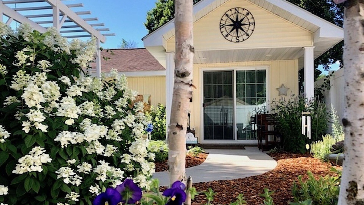 5 STARS! MPLS-ST PAUL "THE COTTAGE" LK NOKOMIS/MNHAHA FALLS/MOA/ONE-LEVEL-LIVING