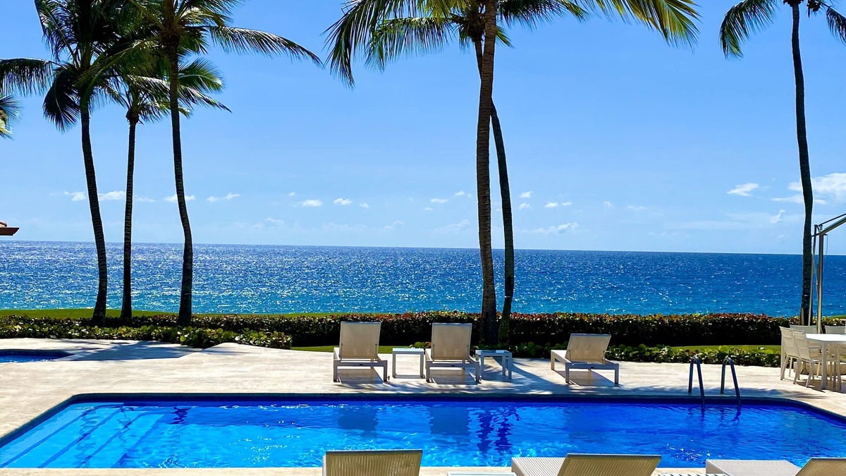 6 Bdrm Oceanfront home, August 16-Thru Sept.30 Now 30% off Nightly Rates!