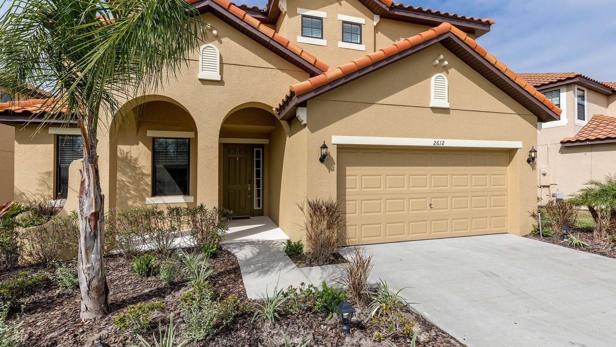 6 Miles to Disneys, Large Family home with a Private Pool and Spa,CHECK THIS OUT