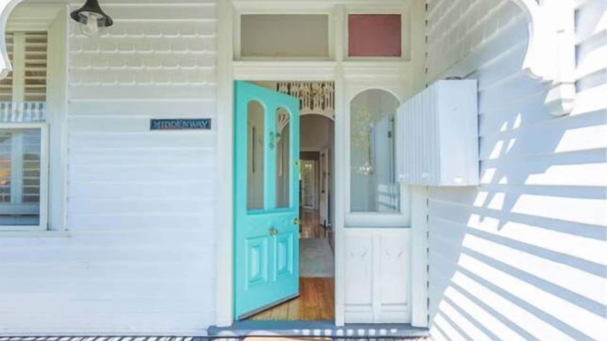 9 Barclay Street, Port FairyClassic,spacious,historic central holiday house.