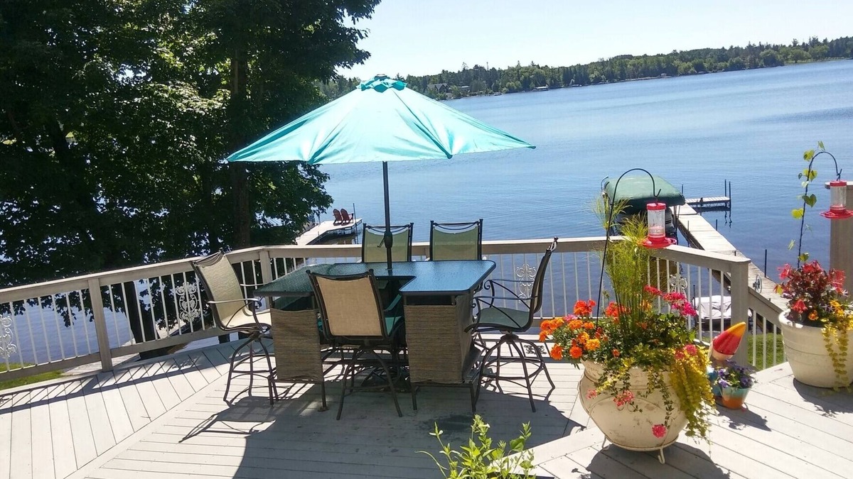 A Gem of a lake home on Gorgeous Pike Lake 15 Minutes From The Duluth Harbor