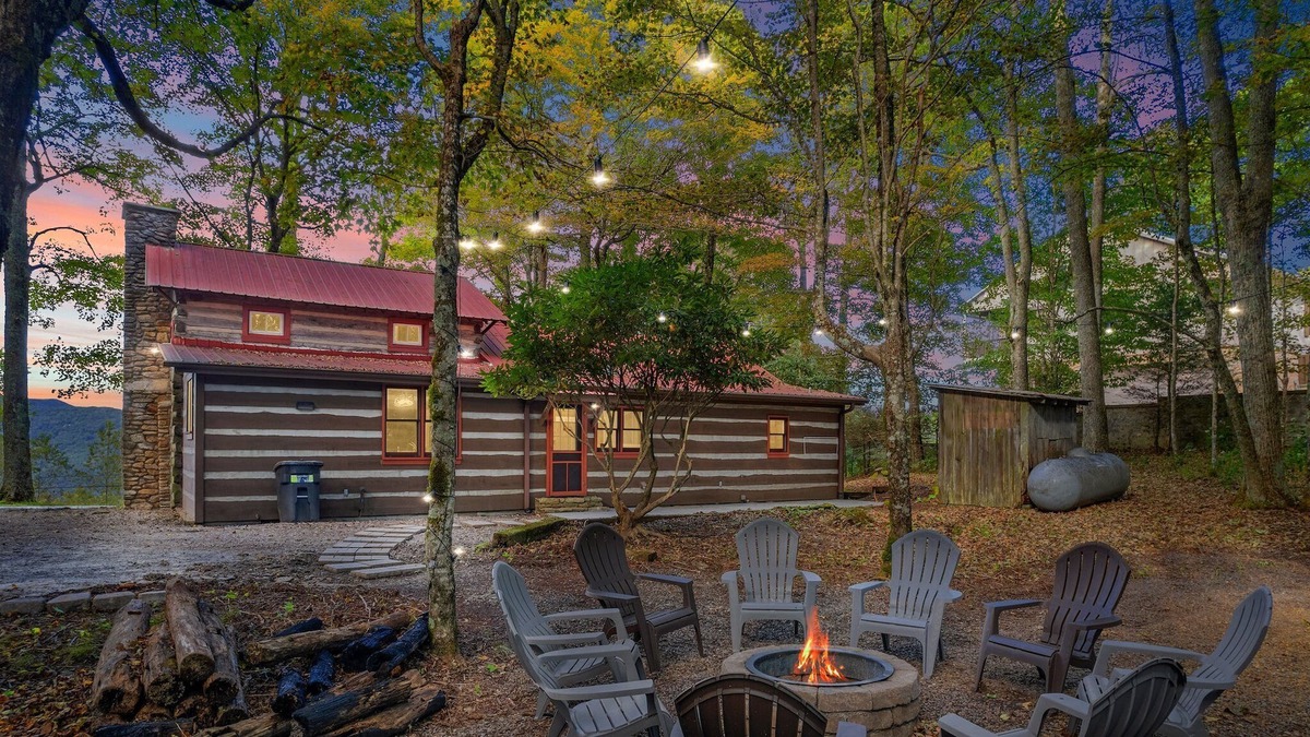 Antique Log at Wolf Laurel Resort - Ride-Ski the Wolf, Hike, Golf, Swim, Tennis