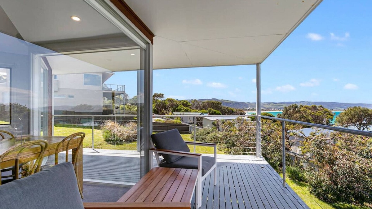 APOLLO BAY SHOREHOUSE - Ocean Views - 50m from Beach