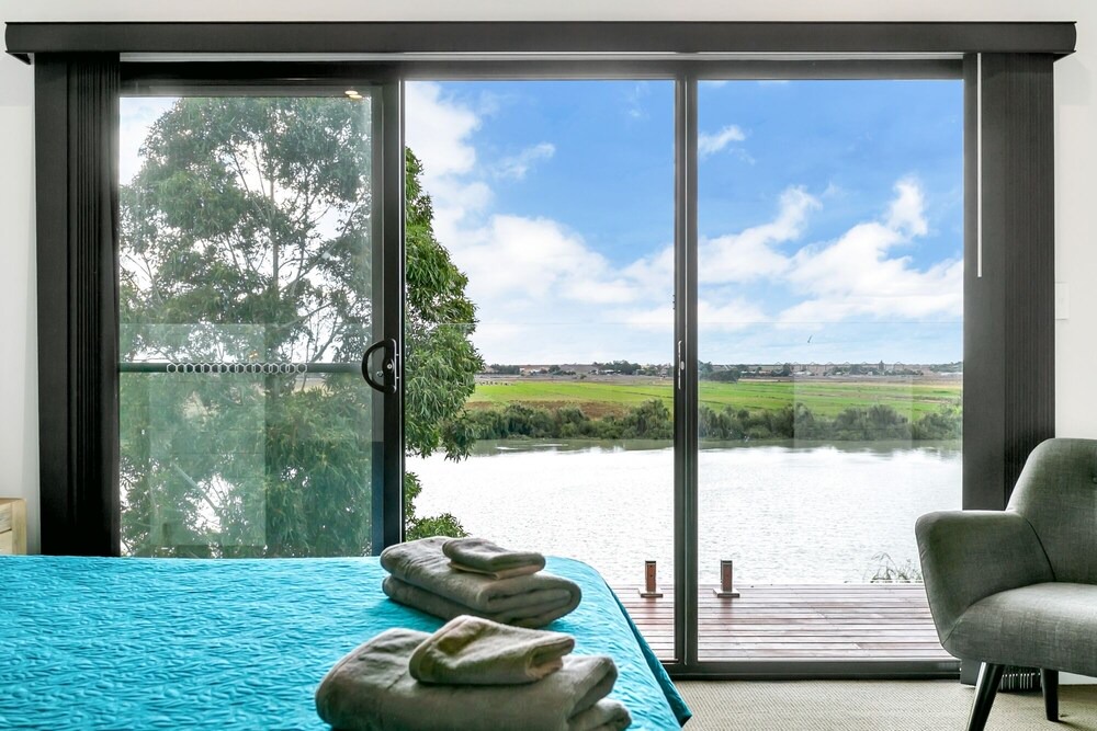 "Platinum on Washpool" Luxury River Front Property via Tailem Bend