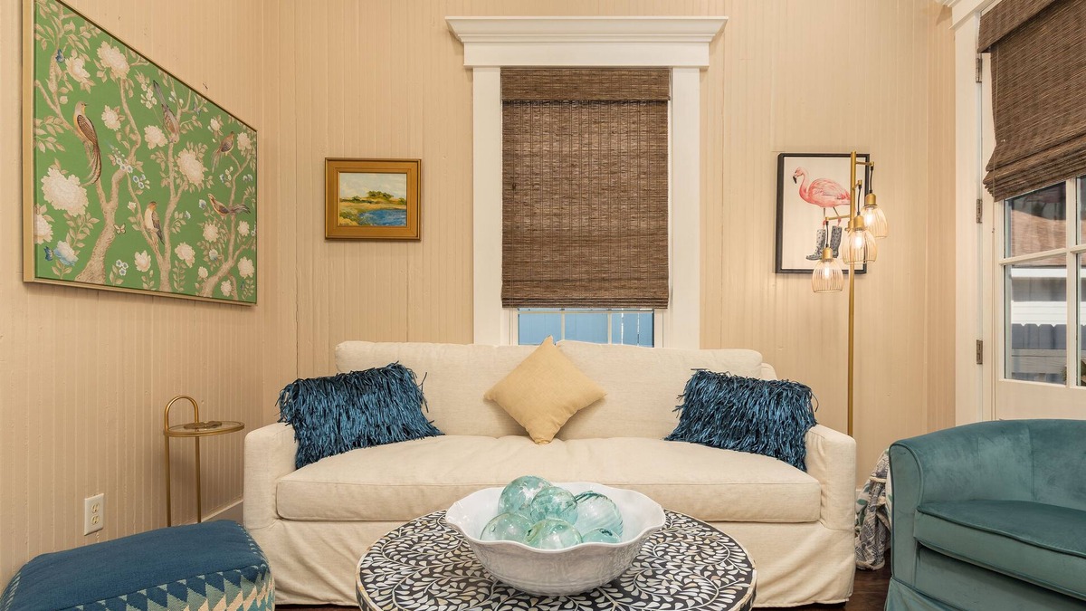 Bay St. Louis Cottage located less than a mile from Downtown!