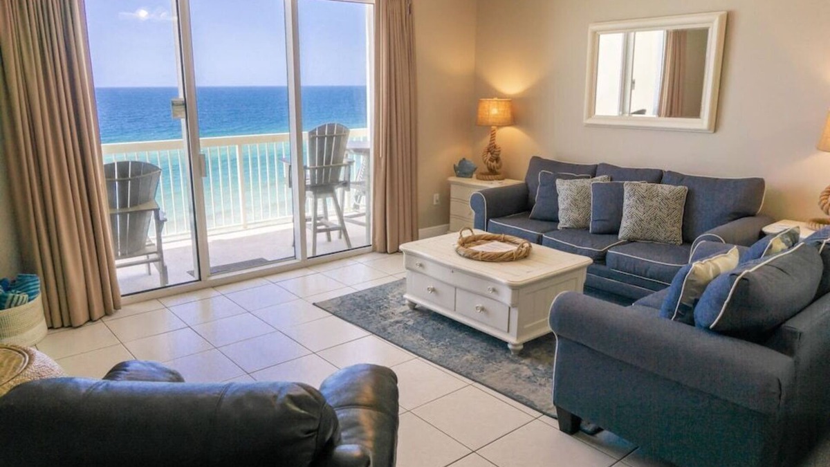 BEACHFRONT! FREE BEACH CHAIRS! LOW 9TH FLOOR! Over 146 Five Star Reviews!