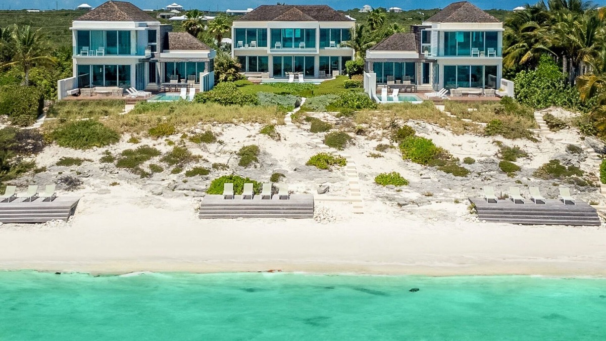 Beachfront Villa w/Private Pool & Concierge – Villa Helios