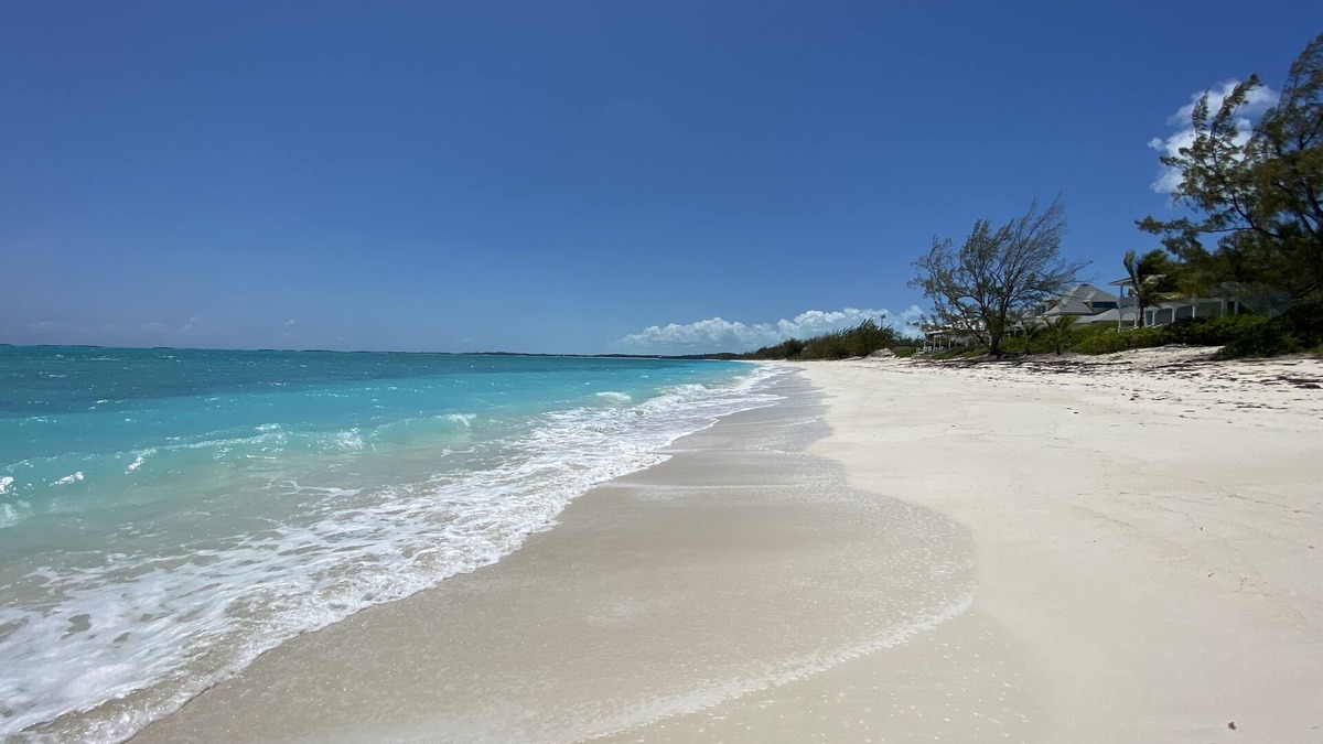Beautiful House on the beach. Come and enjoy your paradise vacation!