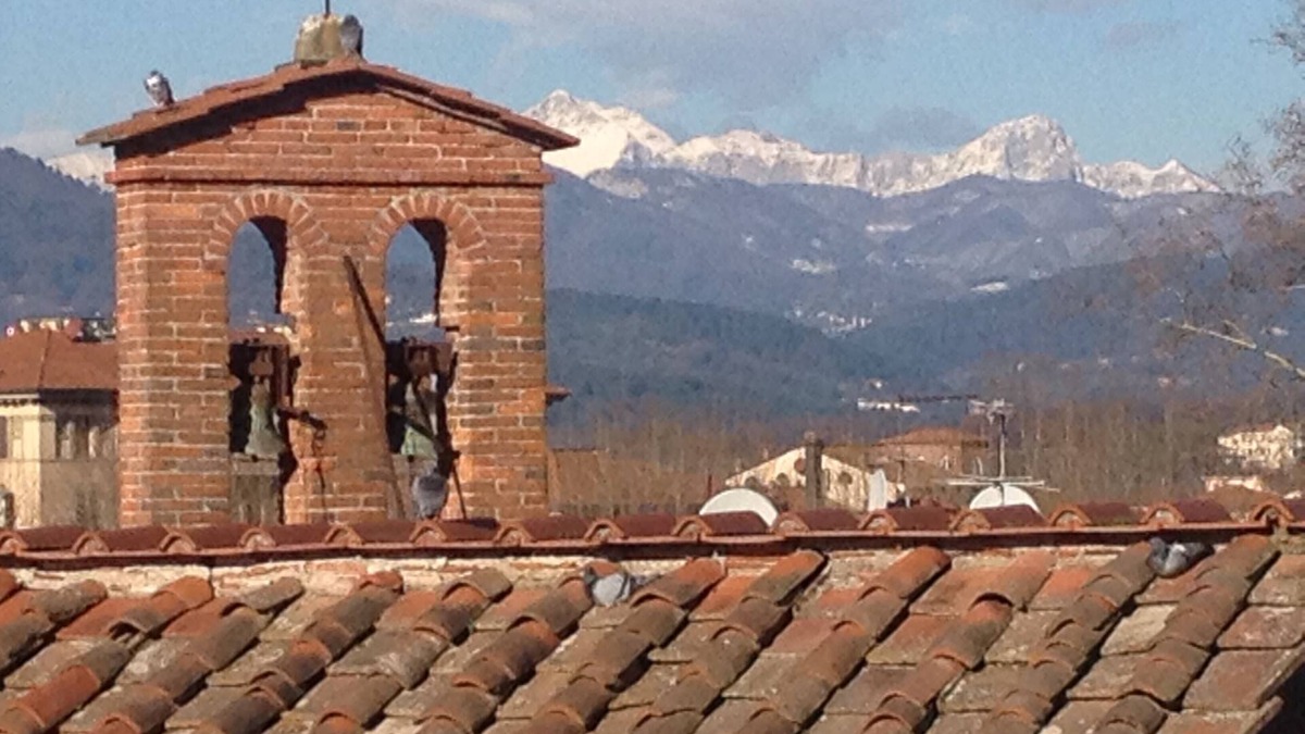 Beautiful Lucchese Apartment with Stunning Views