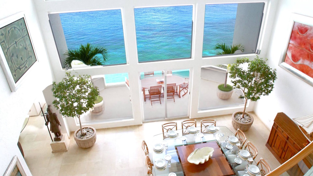 Beautiful Oceanfront 3-Level Penthouse with Hotel Services and Private Terraces