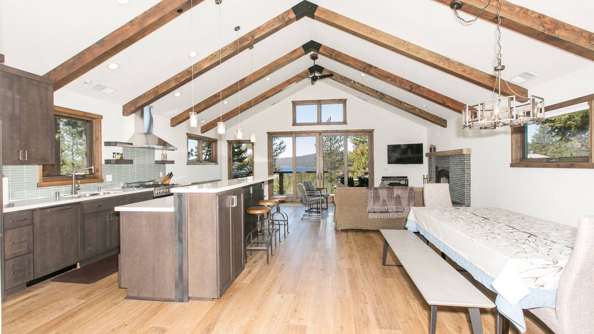 Beaver Lake View- Hot Tub, Wood Fireplace, Dog Ok. Close to Northstar