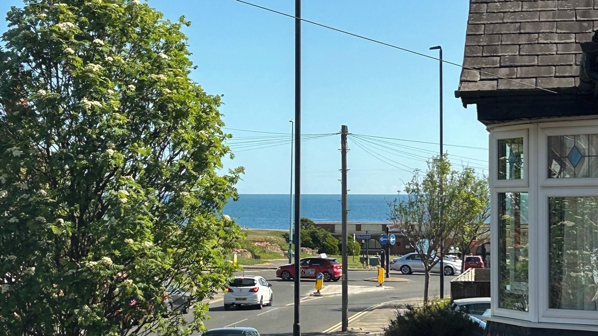 Bella's Beach House - less than 100m from the seafront in Whitley Bay!
