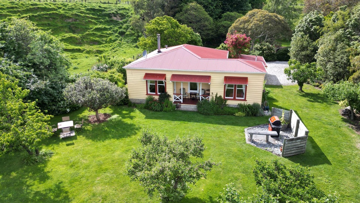 Bespoke Cottage, outdoor baths, wine tasting, pet friendly in Sleepers Vineyard
