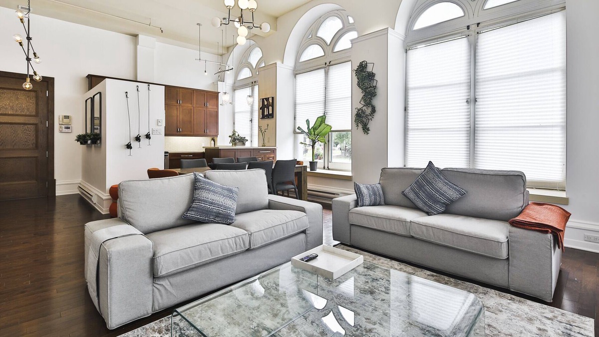 Best Location 3Bdrs/3Bath Old Mtl/PoolTable/8guest