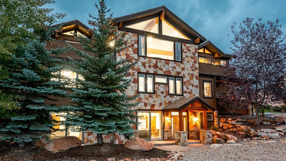 Best of Bear Hollow. Lavish 7-Bedroom For Winter and Summer Fun.