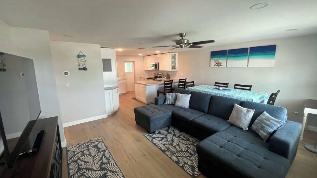 Blue Water Retreat @ Vanderbilt- steps to beaches/shopping/dining/entertainment!