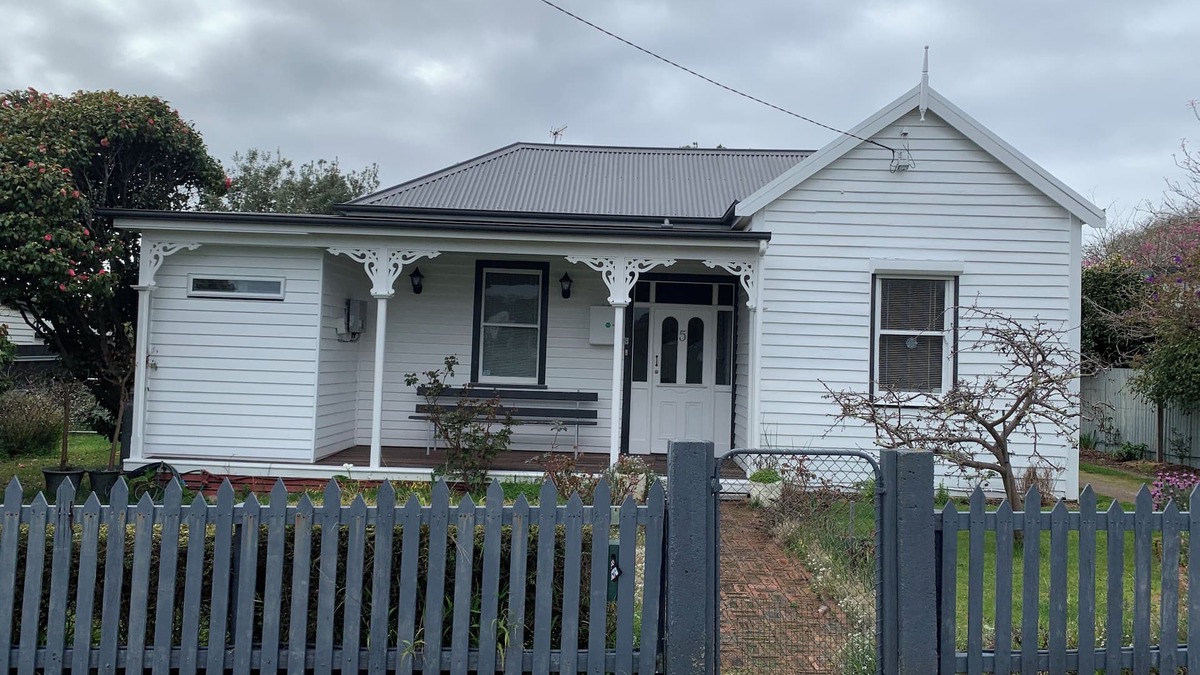 Braddon House - The Gracious Lady