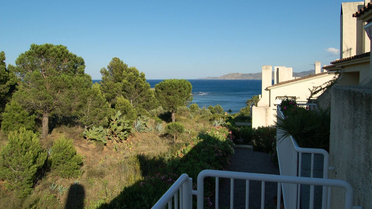 CAP RAS V 1-1 Spacious Apartment with sea views just 50 m. of the beach.