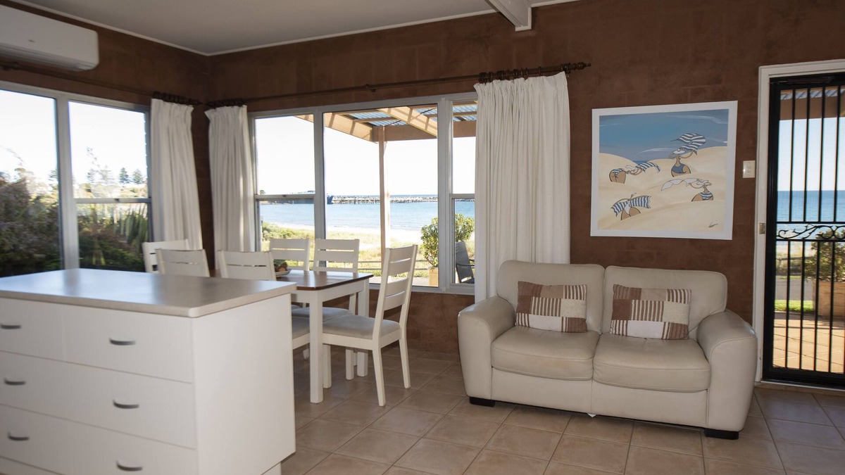 Cape View Cottage - beachside
