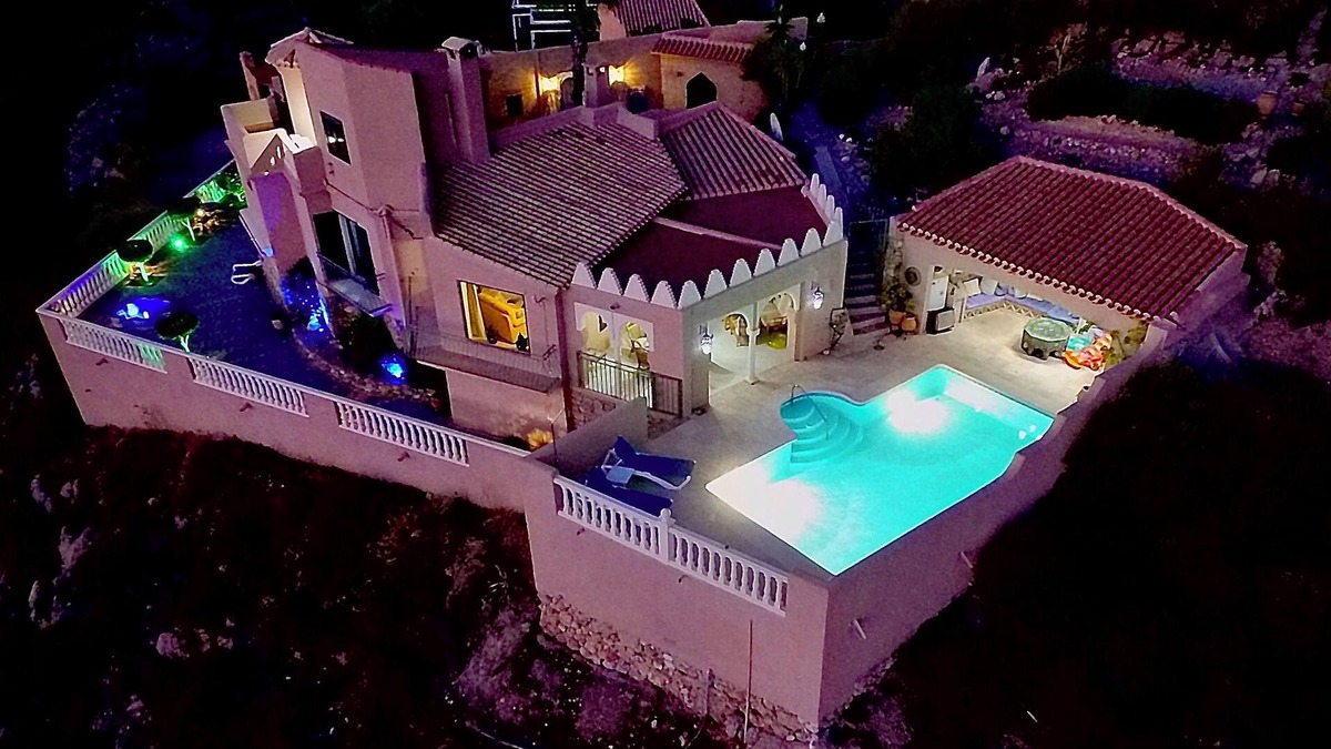 Casa Alta Villa, 3 bed, private pool, mountain views, gardens, wifi.
