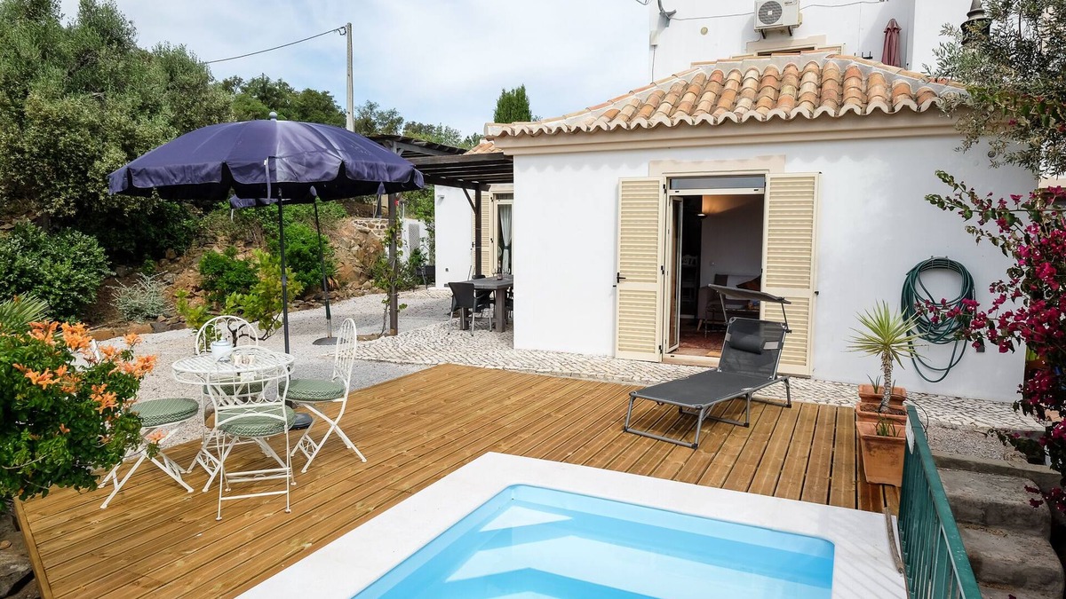 Casa Ithaka, a Charming 2 bed Country House With Plunge Pool