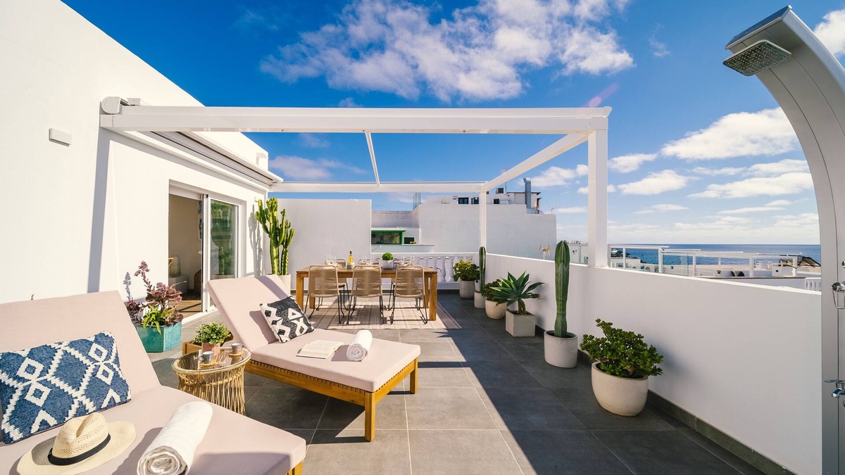 Casa Lola | Penthouse with huge terrace and sea views in the old town