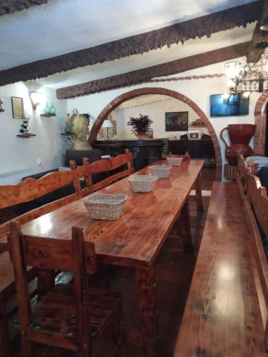 CASA TURÍSTICA Villa Carmen, CON CHIMENEA, AMPLIA ZONA DE JARDÍN, BARBACOA, PISCINA Y GARAJE