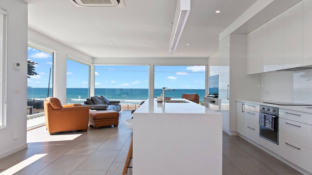 Charinga on the Bay - Apollo Bay Ultimate Beachfront