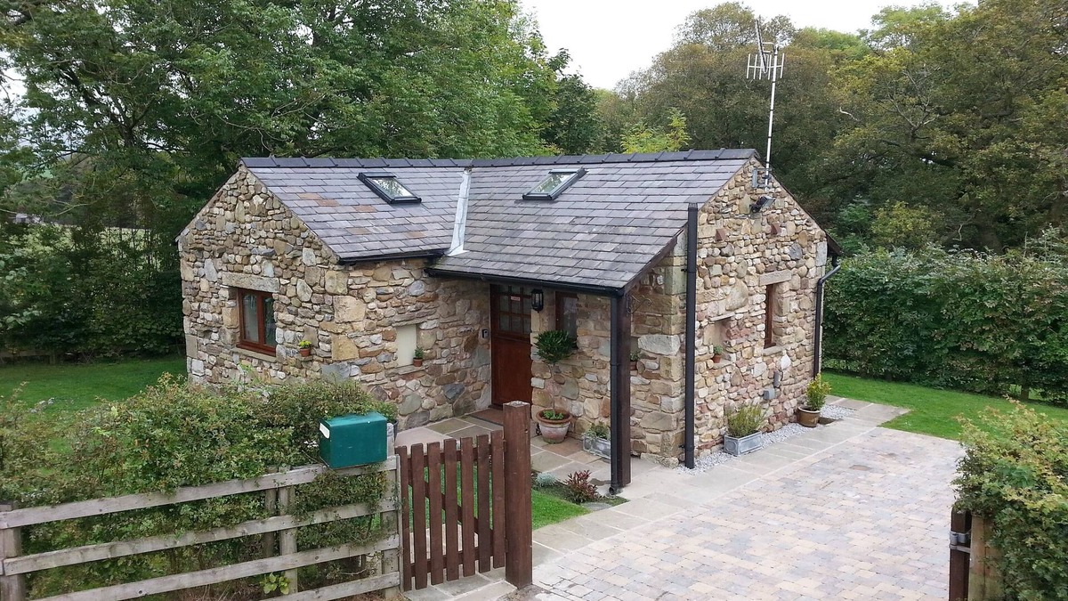Charming Detached Completely Private Stone Built Open Plan Cosy Retreat For 2