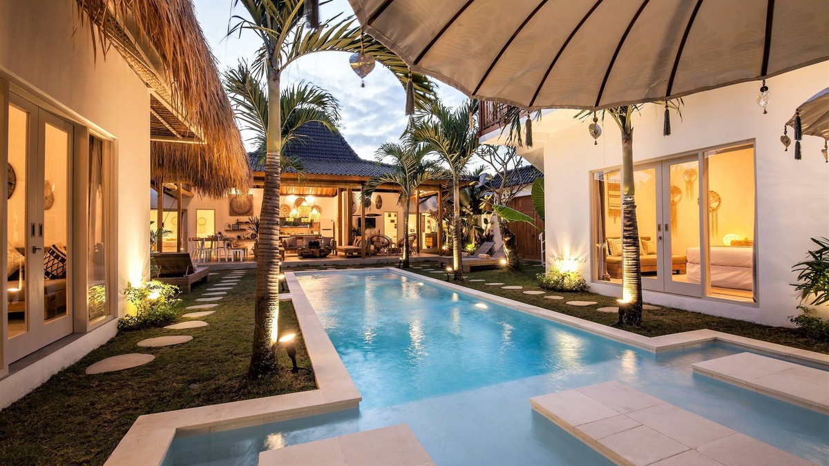 CHIC & COMFY 5BR VILLA - 5MN WALK TO THE BEACH - PRIVATE JACUZZI/POOL