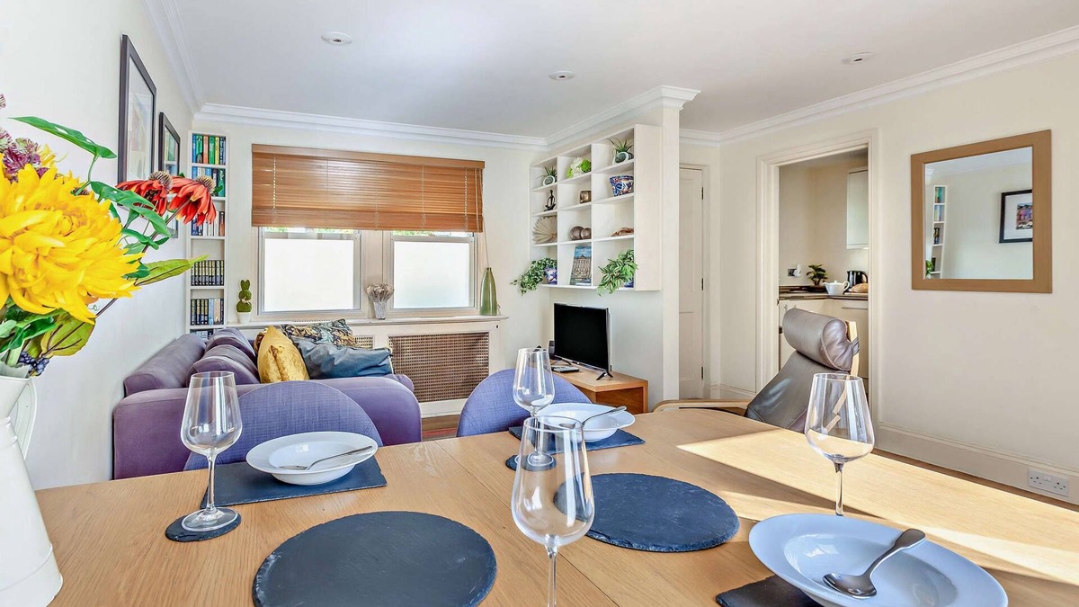 Circus Mews - Sleeps 3, has its own parking bay.