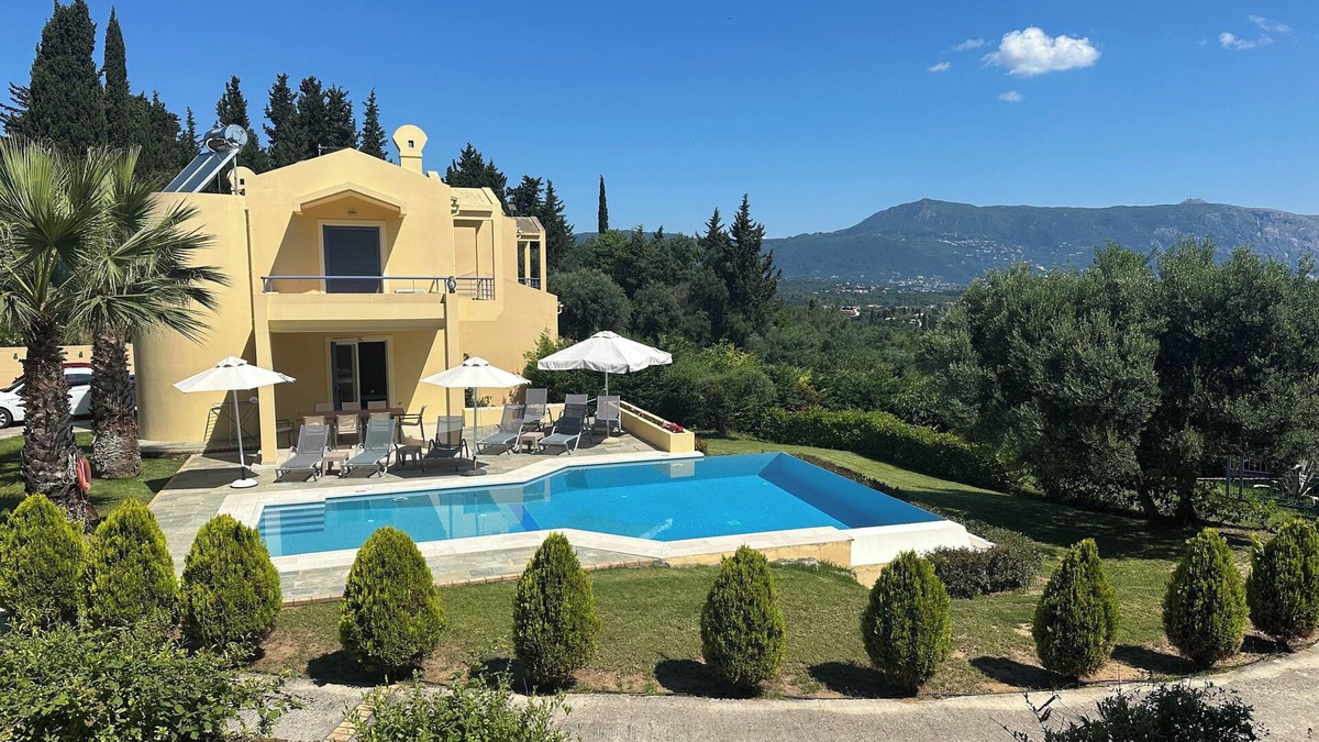 Contemporary & Modern 4 Bedroom Villa | GOUVIA