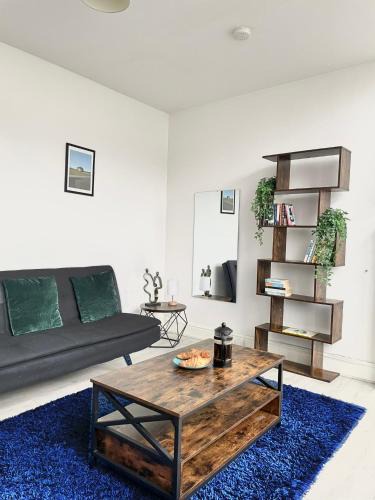 Cosy Prenton home near Tranmere Club and Liverpool