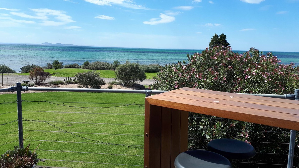 Cottage by the sea and only an hour and a quarter from Melbourne.