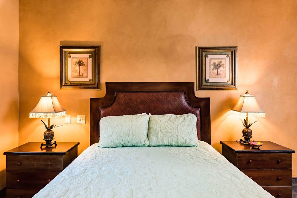 Spacious 2BR/2Bath 5 Star Villa - Steps from Blue Water & White Sand Beach