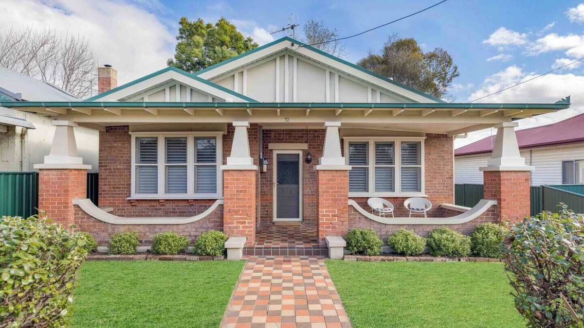 Currawong Bungalow An Idyllic Group Stay in Town