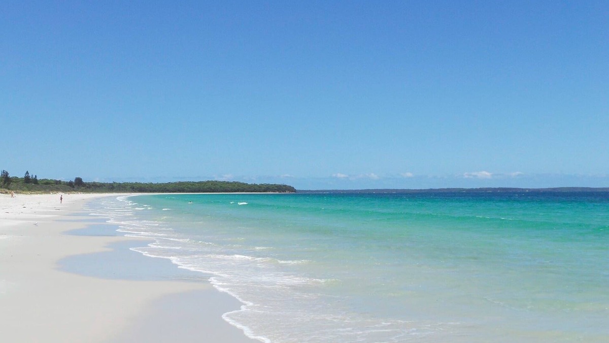 Cute beach house, 3min walk to the beach, sleeps 10 people, outdoor area