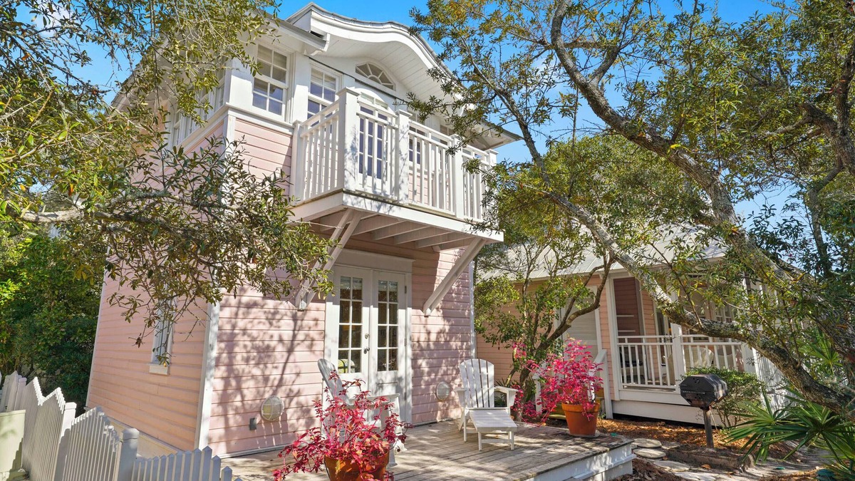 Directly Across From the Beach in Seaside + 2 Adult Bikes!