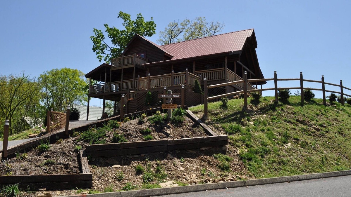 Eagle's Nest: Luxury Cabin With Views Minutes From The Heart Of Pigeon Forge