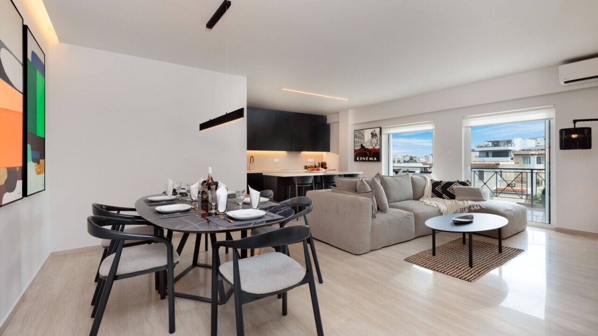 Elegant & Central 3BR in Glyfada