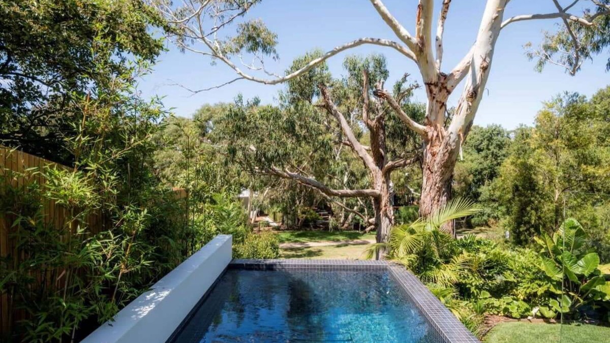 Elm Ocean Grove with Pool on Lakeside Reserve