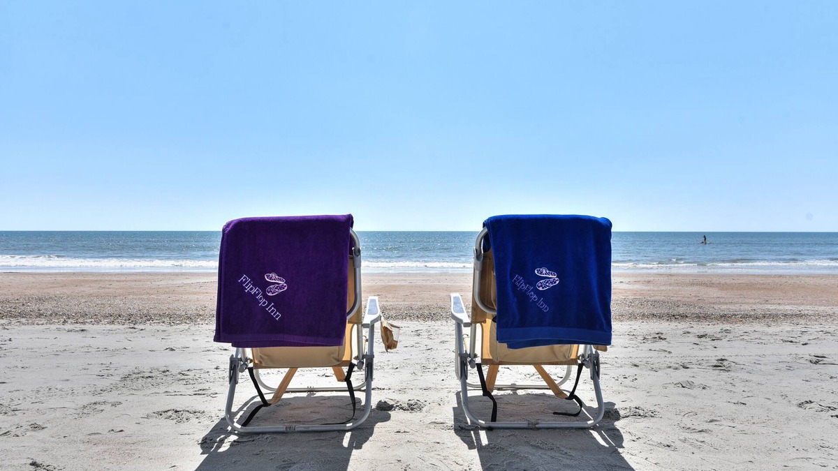 Enjoy Island Living @ the Flip Flop Inn - Walk to Beach & Pool